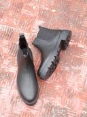 Black color option, Sold out, Currently selected