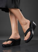 Black color option, Sold out, Currently selected