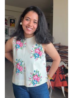 Babhru - White Timeless Bloom Printed Round-Neck Top