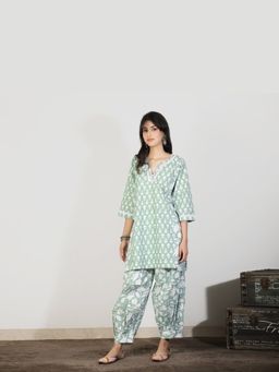 Spring Soul - Women Green Cotton Kurta with Lacework