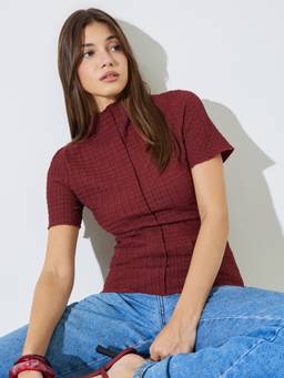 Styli - Burgundy Textured High-Neck Fitted Knit Top With Short Sleeves