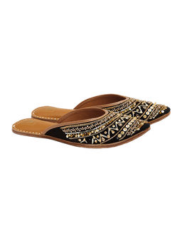 House of Vian - Rooh Embroidered Black Juttis