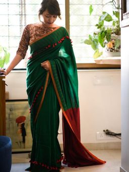 Suta - Green & Red Colourblocked Tassled Cotton Acrylic Saree without Blouse