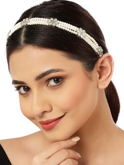 Karatcart - Pearl Embedded Oxidised Silver Beaded Kundan Hairband