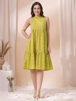 Kami Kubi - Gathered Tiered Sleeveless Back Neck Tie-Up Detailing On Dobby Fabric Midi Dress