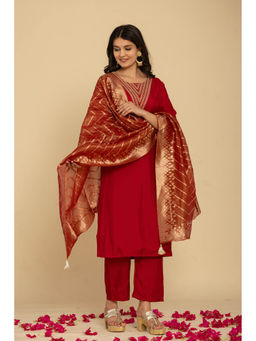 Do Dhaage - Solid Red Muslin Kurta Set with Banarasi Dupatta
