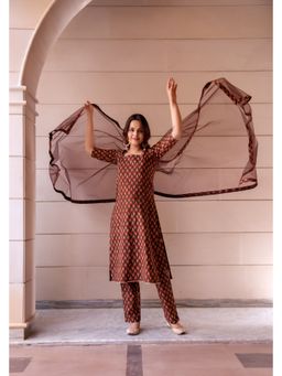 POMCHA - Kapaas Red Phool Brown Kurta with Pant and Dupatta (Set of 3)