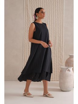 Cyan - Classic Black Solid Midi Dress