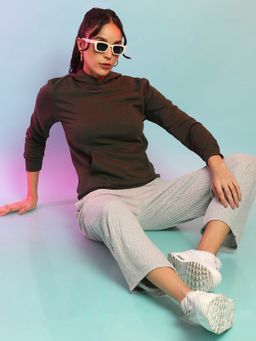 Campus Sutra - Womens Olive Pullover Hoodie With Kangaroo Pockets