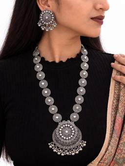 RUNORAA - The Royal Floral Oxidized Silver Set