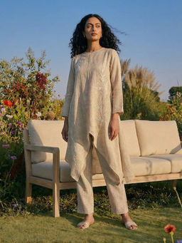 House of Fett - Beige Sandalwood Embroidered Floral Tunic