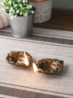 AAPNO RAJASTHAN - Rose Design Antique Brass Diya