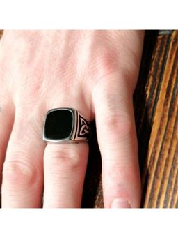 Yellow Chimes - Men Silver-Toned & Black Stone-Studded Stainless Steel Square Finger Ring