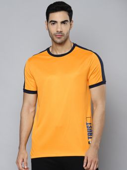 Alcis - Men Mustard Yellow Printed Slim Fit T-shirt