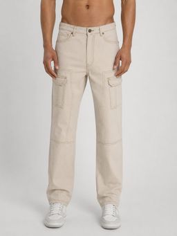 Bene Kleed - Men Ecru Beige Relaxed Cargo Jeans with Contrast Stitch