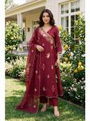 Maroon color option, Currently selected