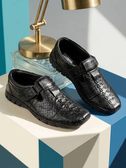 Mochi - Black Refined Men Closed Sandals
