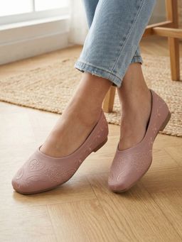 Iconics - Women Square Toe Ballet Flats With Detailed Floral And Heart Embroidery - Pink