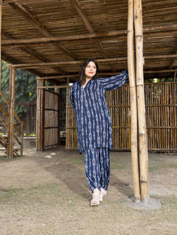 House of Surkh - Blue And White Cotton Kurta with Pant (Set of 2)