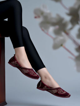 Shoetopia - Embroidered Ethnic Maroon Mojaris for Girls