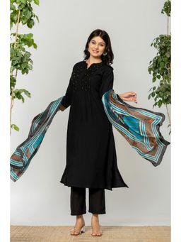 Do Dhaage - Viscose Black Pleated Kurta with Pant and Dupatta (Set of 3)