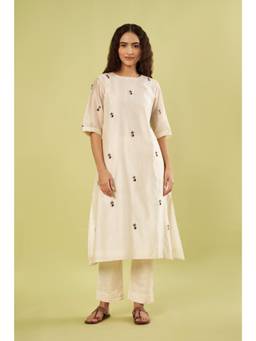 Vinusto - Off White Relaxed Fit Chanderi Kurta with Pant