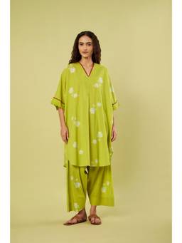 Vinusto - Green Relaxed Fit Printed Kurta with Lace Detailing and Farshi Salwar