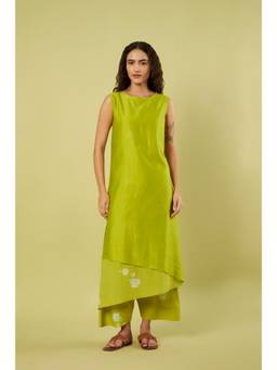 Vinusto - Green Printed Cotton and Chanderi Asymmetric A-Line Kurta with Pant