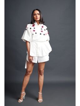 Deepika Arora - Embroidered Shirt & Shorts Co-ord Set White (Set of 2)