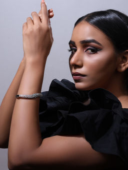 Gossip - Glamorized Wavy Bracelet