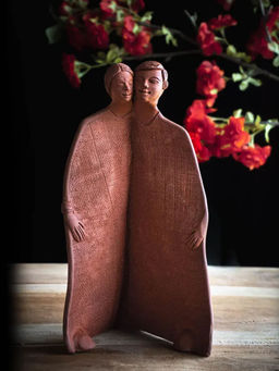 Amalfiee Ceramics - Couple Hugging Corner Piece Sculpture