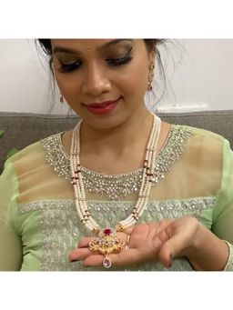 Sri Jagdamba Pearls - Fenal Pearl Necklace Set