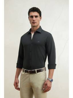 Louis Philippe - Men Black Solid Full Sleeves Shirt