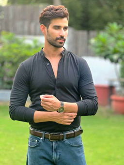 GRITSTONES - Men Black Regular Collar Knitted Shirt