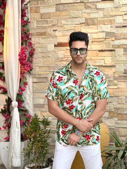 GRITSTONES - Men Green Floral Rayon Casual Shirt