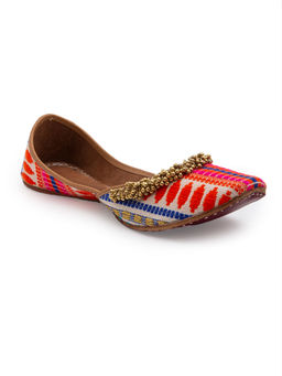 5 Elements by Radhika Gupta - Black Bedead Embellished Ghungroo Juttis