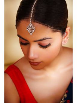 Zevar By Geeta - White Naksh Diamond Maang Tikka