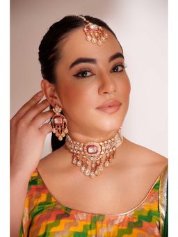 Zevar By Geeta - Ihita Pink Kundan Choker with Pair Of Earrings and Maang Tikka