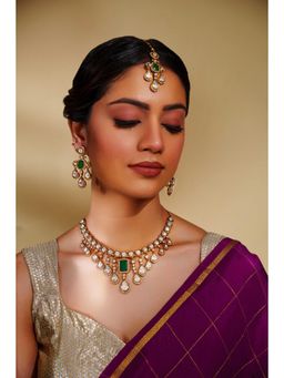 Zevar By Geeta - Green Rudrama Moissanite Necklace and Pair Of Earrings with Maang Tikka