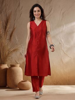 Jaipur Kurti - Women Red Solid Straight Silk Blend Kurta and Pant