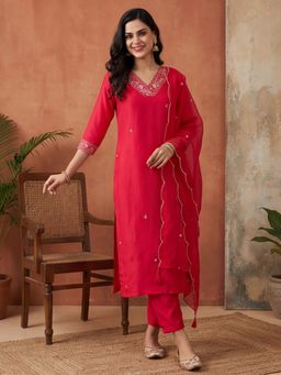 Jaipur Kurti - Women Red Embroidered Straight Kurta with Pant and Dupatta