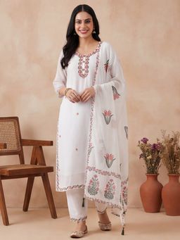 Jaipur Kurti - Women White Embroidered Straight Kurta with Pant and Dupatta