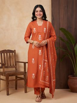 Jaipur Kurti - Women Orange Floral Embroidered Straight Kurta with Pant and Dupatta