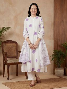 Jaipur Kurti - Women Off White Floral Printed A-Line Kurta with Pant and Dupatta