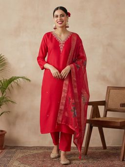 Jaipur Kurti - Women Red Embroidered Straight Kurta with Pant and Dupatta