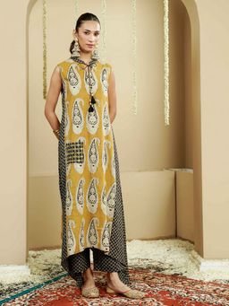 Indisangam - Women Green Cotton Paisley Kurta