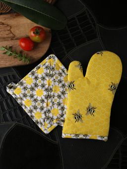 Revive Home - Bee Pattern Pot Holder, Glove, Apron and Kitchen Napkins - Set of 5