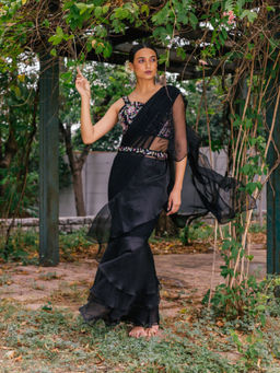 Tarini Vij - Falak Pre Draped Saree with Belt, Attached Petticoat with Stitched Blouse