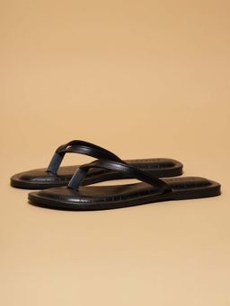 ERIDANI - Women Liv Black Textured Toe Post Flats