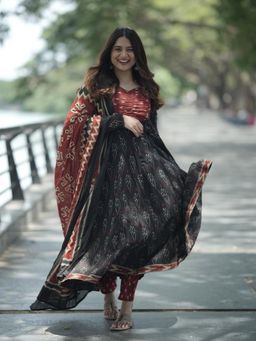 Gahan - Womens Viscose Rayon Anarkali Printed Kurta with Pant & Dupatta - Black